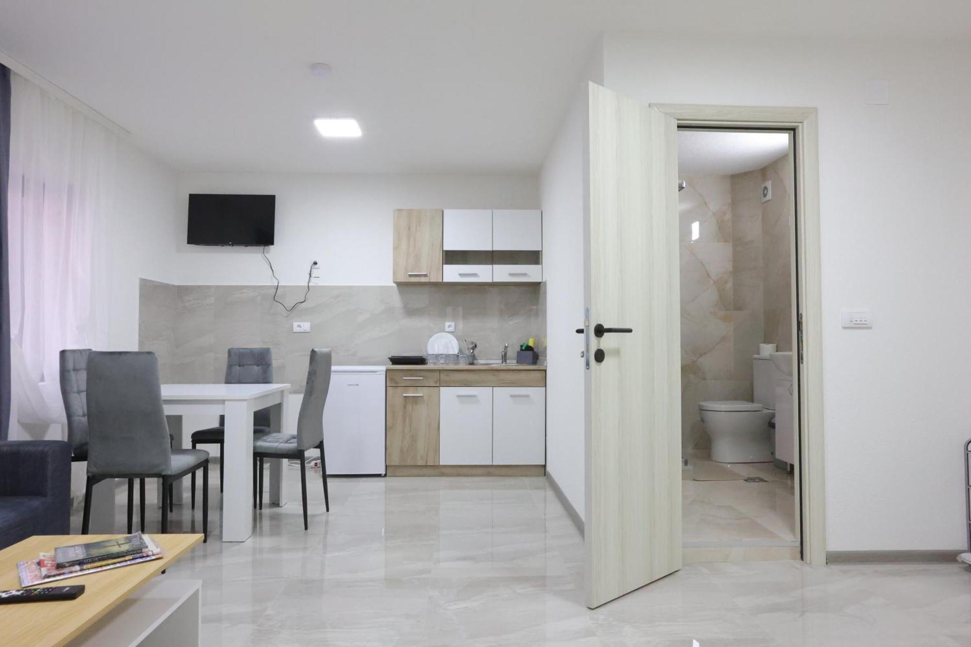 Ivan'S Guesthouse Paraćin Eksteriør billede