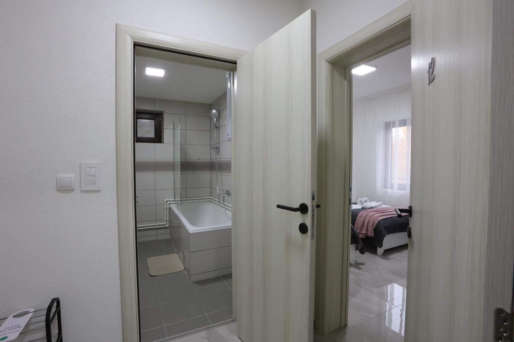 Ivan'S Guesthouse Paraćin Eksteriør billede